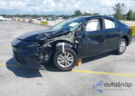 2025 Toyota Camry Le z USA, uszkodzony, nr VIN 4T1DAACK0SU526251